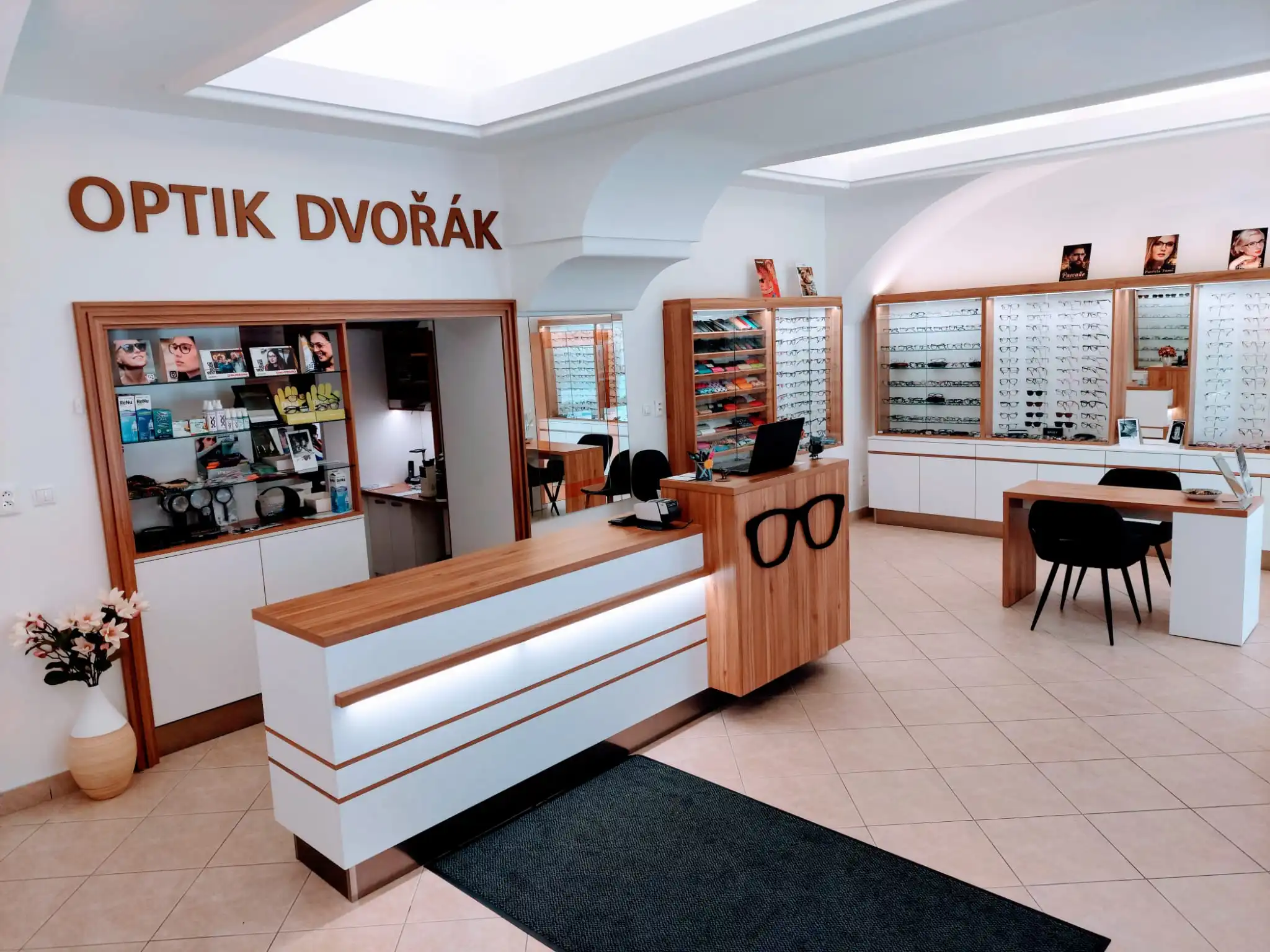 Interiér prodejny Optik Dvořák